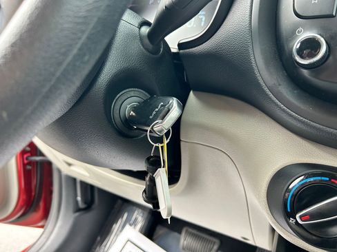 Used 2023 Kia Soul LX image 17