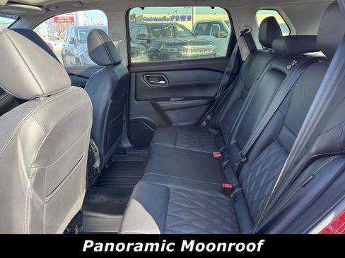 Used 2023 Nissan Rogue Platinum image 5