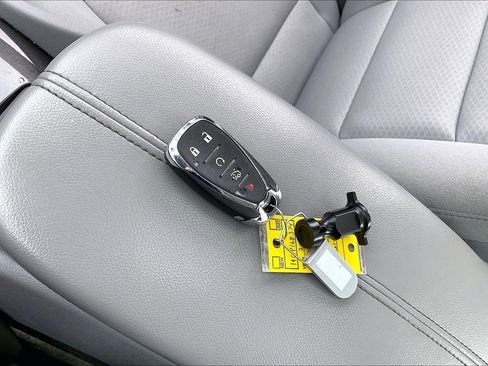 Used 2023 Chevrolet Malibu LT image 35