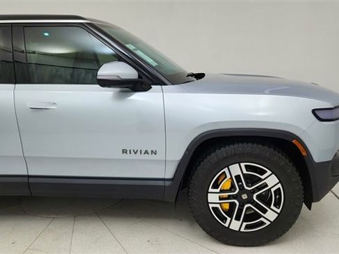 Used 2023 Rivian R1S Launch Edition image 7