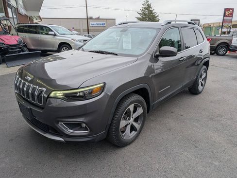 Used 2019 Jeep Cherokee Limited w/ Trailer Tow Group AWD/4WD image 3