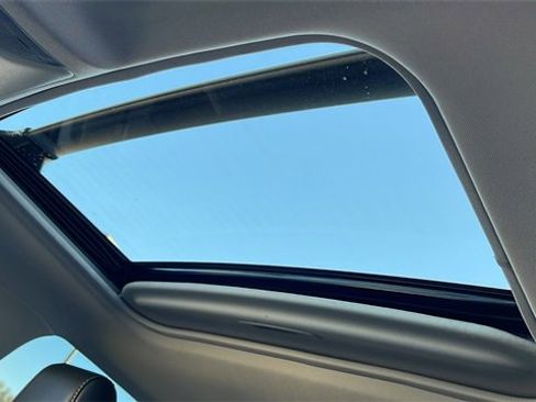 Used 2022 Toyota RAV4 XLE Premium image 29