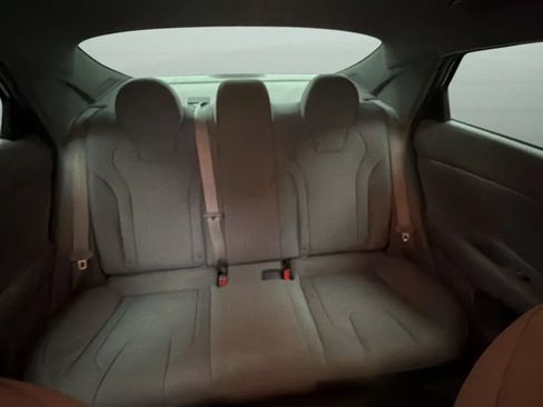 Used 2022 Hyundai Elantra SE FWD image 17