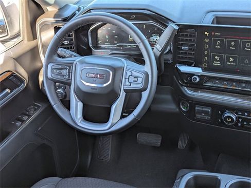 Used 2024 GMC Sierra 1500 SLE image 15