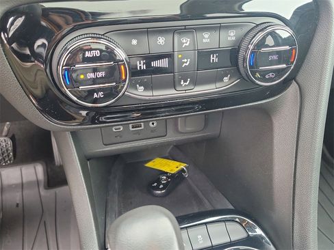 Used 2023 Buick Encore GX Essence w/ Experience Buick Package image 29