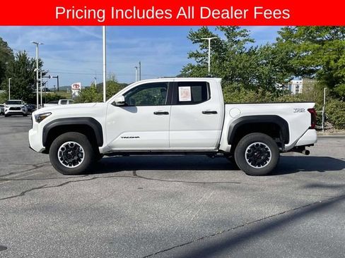 Used 2024 Toyota Tacoma TRD Off-Road AWD/4WD image 2