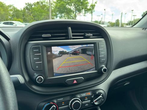 Used 2025 Kia Soul LX w/ LX Technology Package FWD image 23