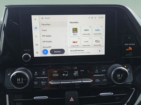 Used 2023 Toyota Highlander XLE image 18