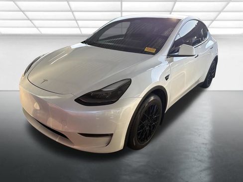 Used 2022 Tesla Model Y Long Range AWD/4WD image 5