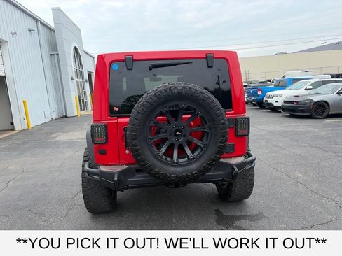 Used 2015 Jeep Wrangler Unlimited Sahara w/ Max Tow Package AWD/4WD image 5
