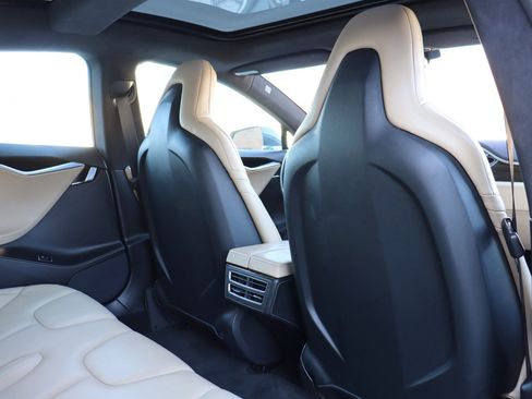 Used 2015 Tesla Model S 70D image 18