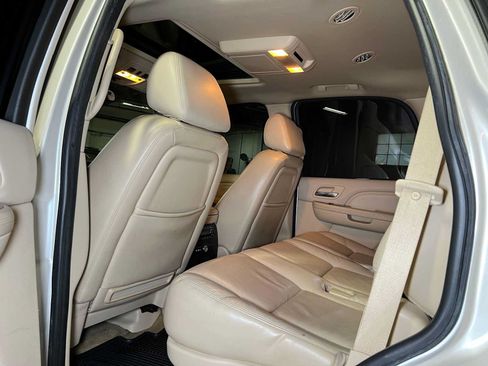 Used 2007 Cadillac Escalade AWD w/ Information Package image 19