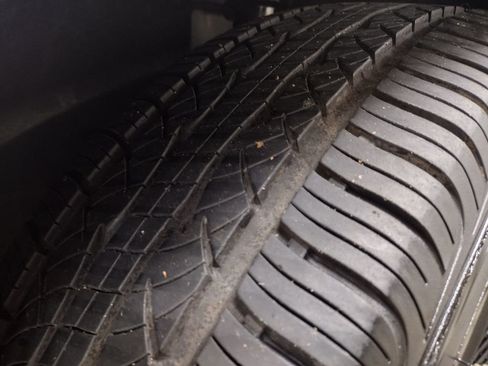 Used 2023 Chrysler Voyager LX image 6