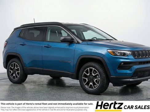 Used 2025 Jeep Compass Trailhawk image 1