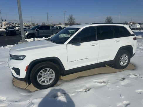 Used 2024 Jeep Grand Cherokee Laredo image 6