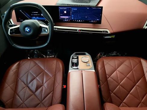 Used 2024 BMW iX xDrive50 w/ Premium Package AWD/4WD image 51