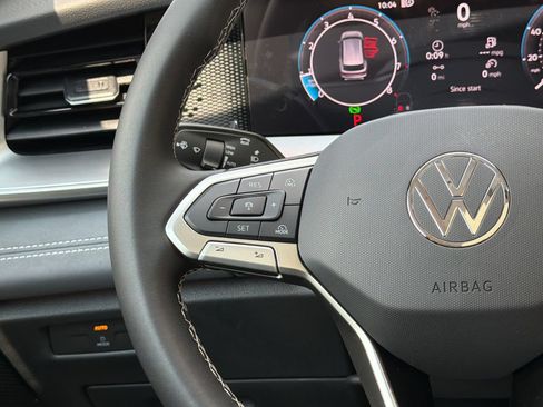 New 2026 Volkswagen Tiguan SE AWD/4WD image 17
