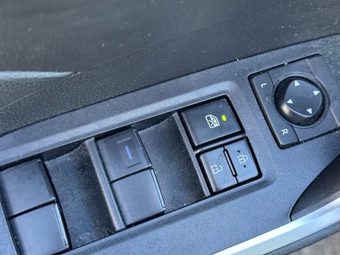 Used 2022 Toyota RAV4 LE image 36