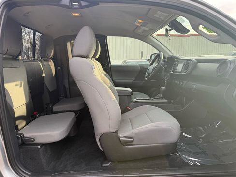 Used 2019 Toyota Tacoma SR w/ SX Package image 12
