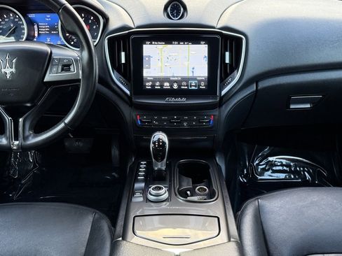 Used 2018 Maserati Ghibli image 25