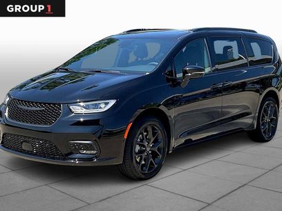 New 2026 Chrysler Pacifica Limited w/ S Appearance Package
