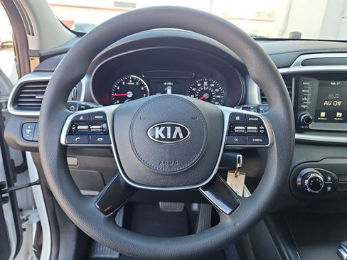 Used 2019 Kia Sorento LX image 10