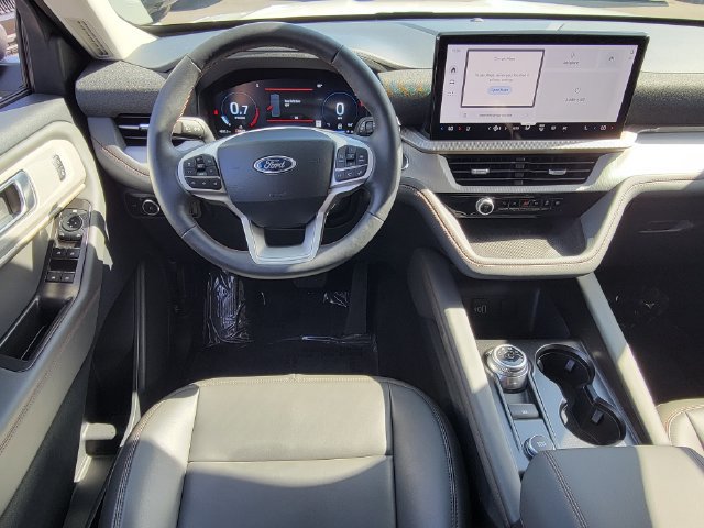Used 2026 Ford Explorer Active w/ Active Comfort Package RWD image 4