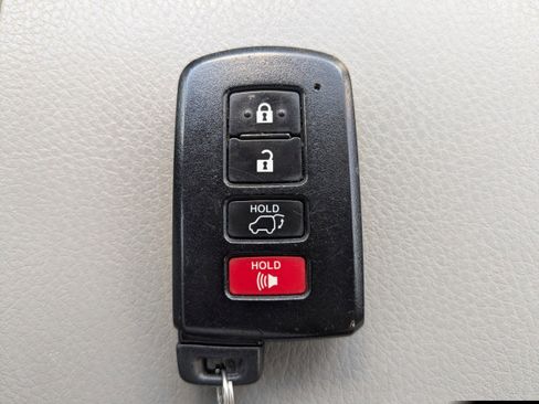 Used 2018 Toyota Highlander XLE image 40