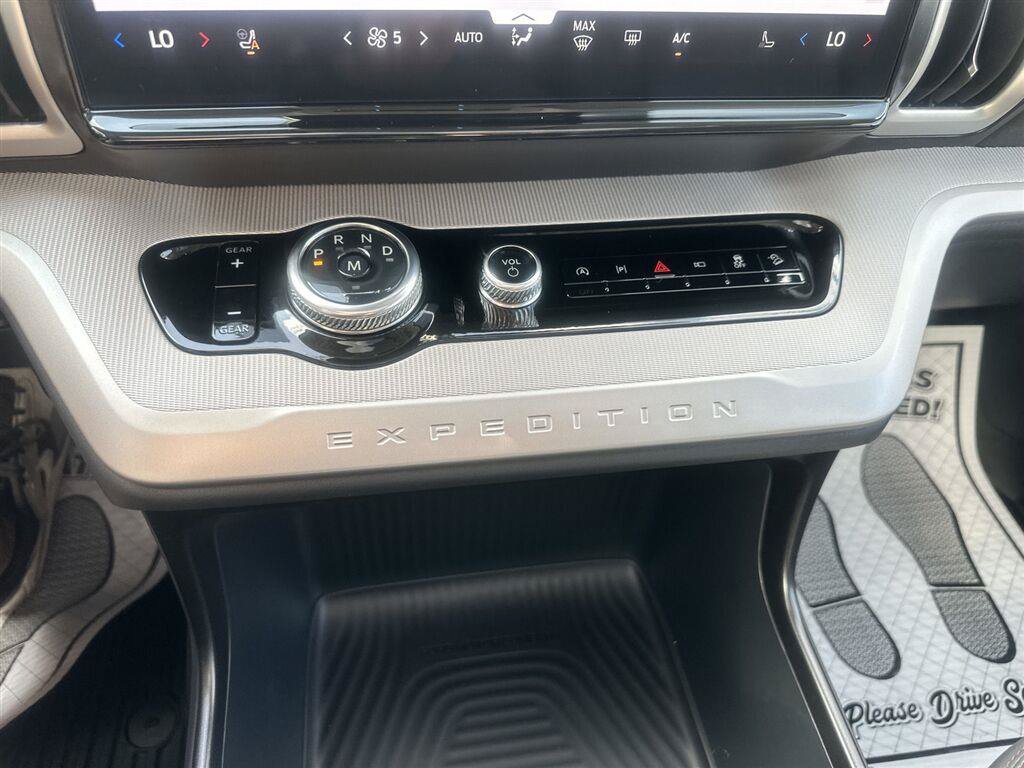 Used 2025 Ford Expedition Max Active AWD/4WD image 35