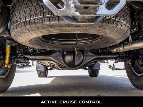 Used 2018 Toyota Tacoma TRD Off-Road w/ Technology Package image 14