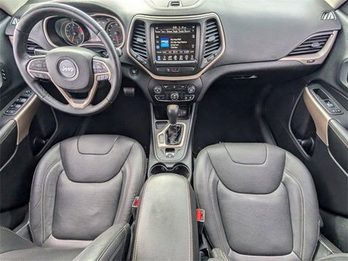 Used 2018 Jeep Cherokee Limited w/ Luxury Group image 9