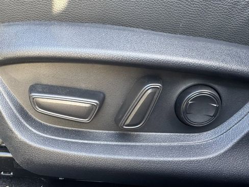 Used 2025 Toyota Camry SE image 13