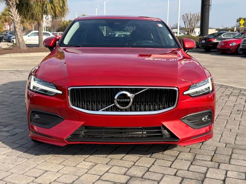 Used 2021 Volvo S60 T5 Momentum w/ Climate Package image 5