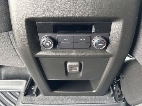 Used 2023 Chevrolet Traverse LT AWD/4WD image 18