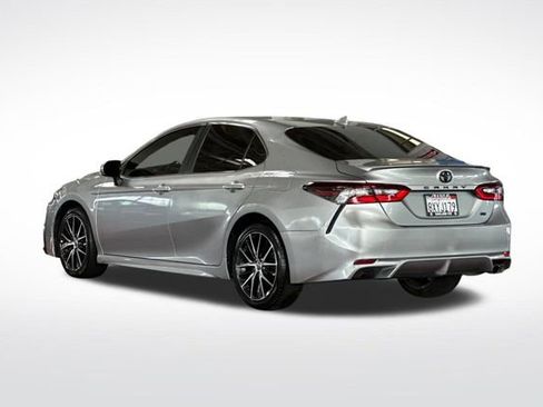 Used 2022 Toyota Camry SE FWD image 7