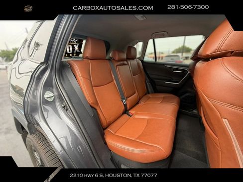 Used 2020 Toyota RAV4 XLE AWD/4WD image 25