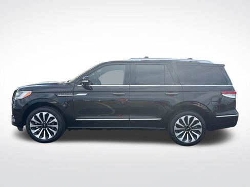 Certified 2023 Lincoln Navigator Reserve AWD/4WD image 3