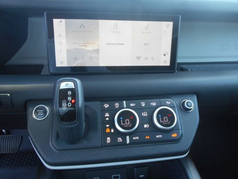 Used 2020 Land Rover Defender 110 HSE image 8