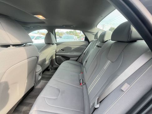 Used 2025 Hyundai Elantra SEL image 23