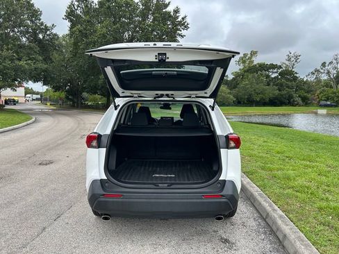 Used 2022 Toyota RAV4 XLE FWD image 11