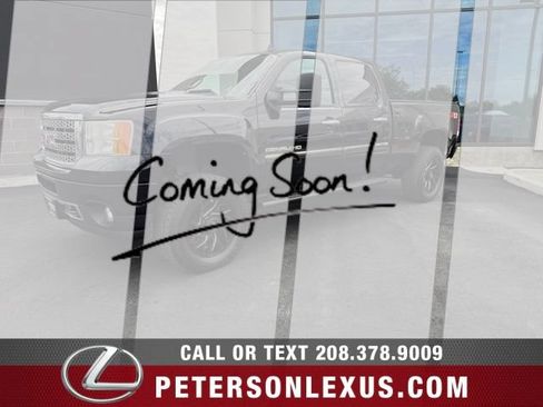Used 2012 GMC Sierra 2500 Denali w/ Suspension Package, Off-Road AWD/4WD image 2