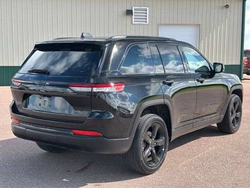 Used 2024 Jeep Grand Cherokee Altitude AWD/4WD image 6