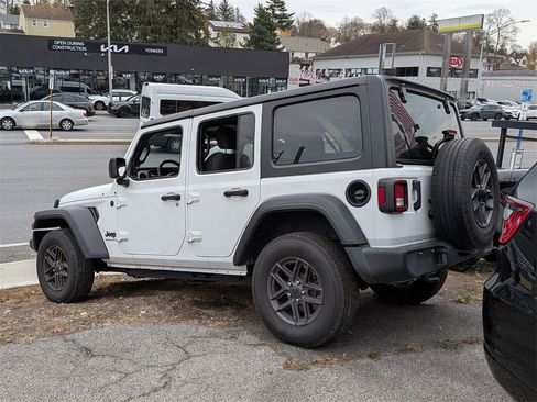 Used 2024 Jeep Wrangler Sport S image 9