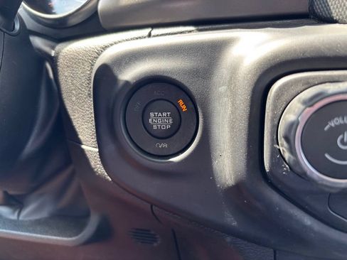 Used 2022 Jeep Wrangler Sport AWD/4WD image 29