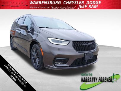 Used 2021 Chrysler Pacifica Touring-L w/ Uconnect Theater Family Group