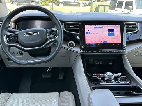 Certified 2022 Jeep Grand Wagoneer Series I AWD/4WD image 10