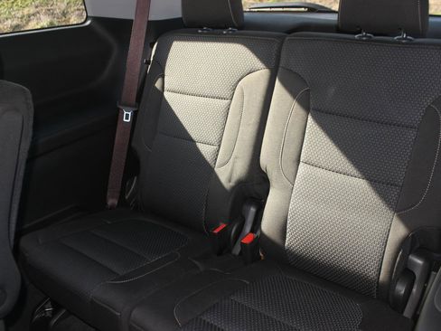 Used 2023 GMC Acadia SLE w/ Driver Convenience Package FWD image 36
