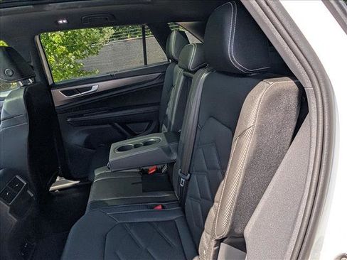 Used 2025 Volkswagen Atlas Cross Sport SE w/ Panoramic Sunroof Package AWD/4WD image 28