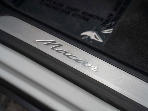 Certified 2025 Porsche Macan Electric image 12
