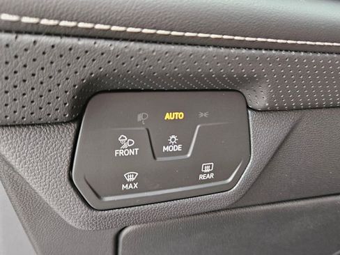 New 2026 Volkswagen Atlas SE image 28